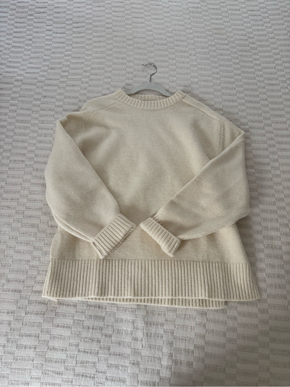 Zara Classic Cream Crewneck Women’s Sweater